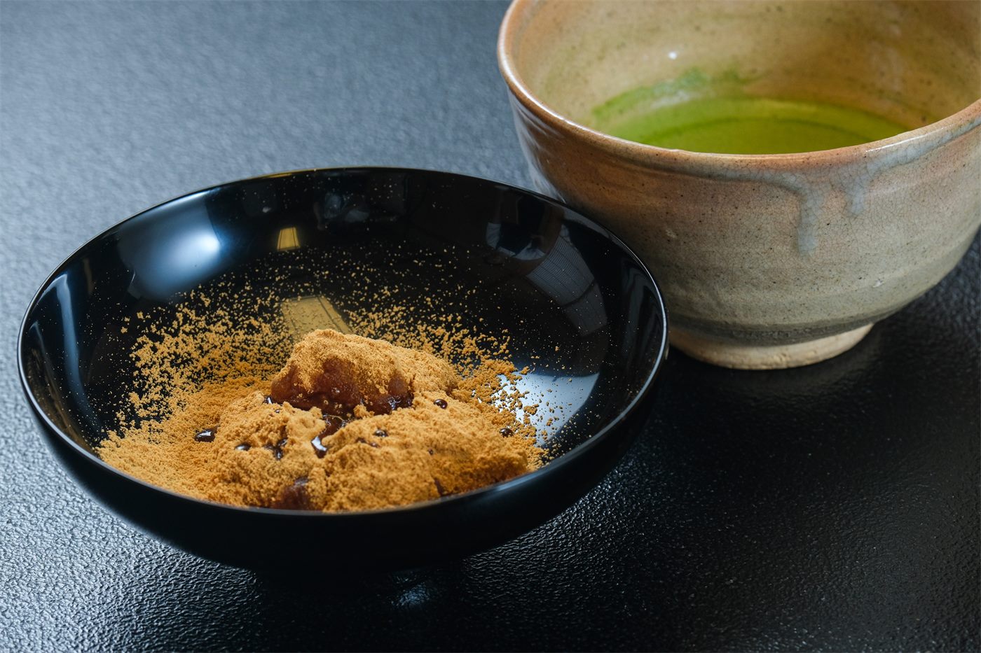黒糖の甘味と抹茶